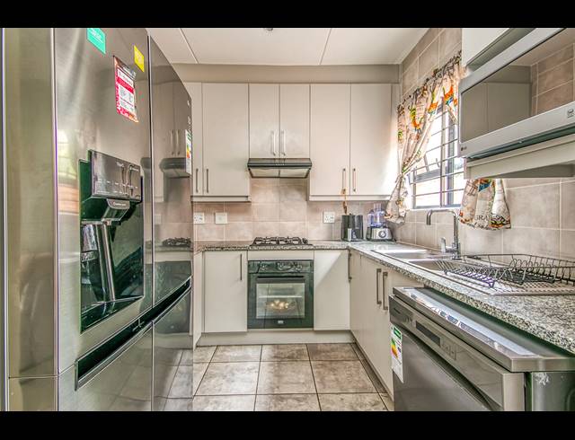 3 BEDROOM TOWNHOUSE TO LET IN BROMHOF